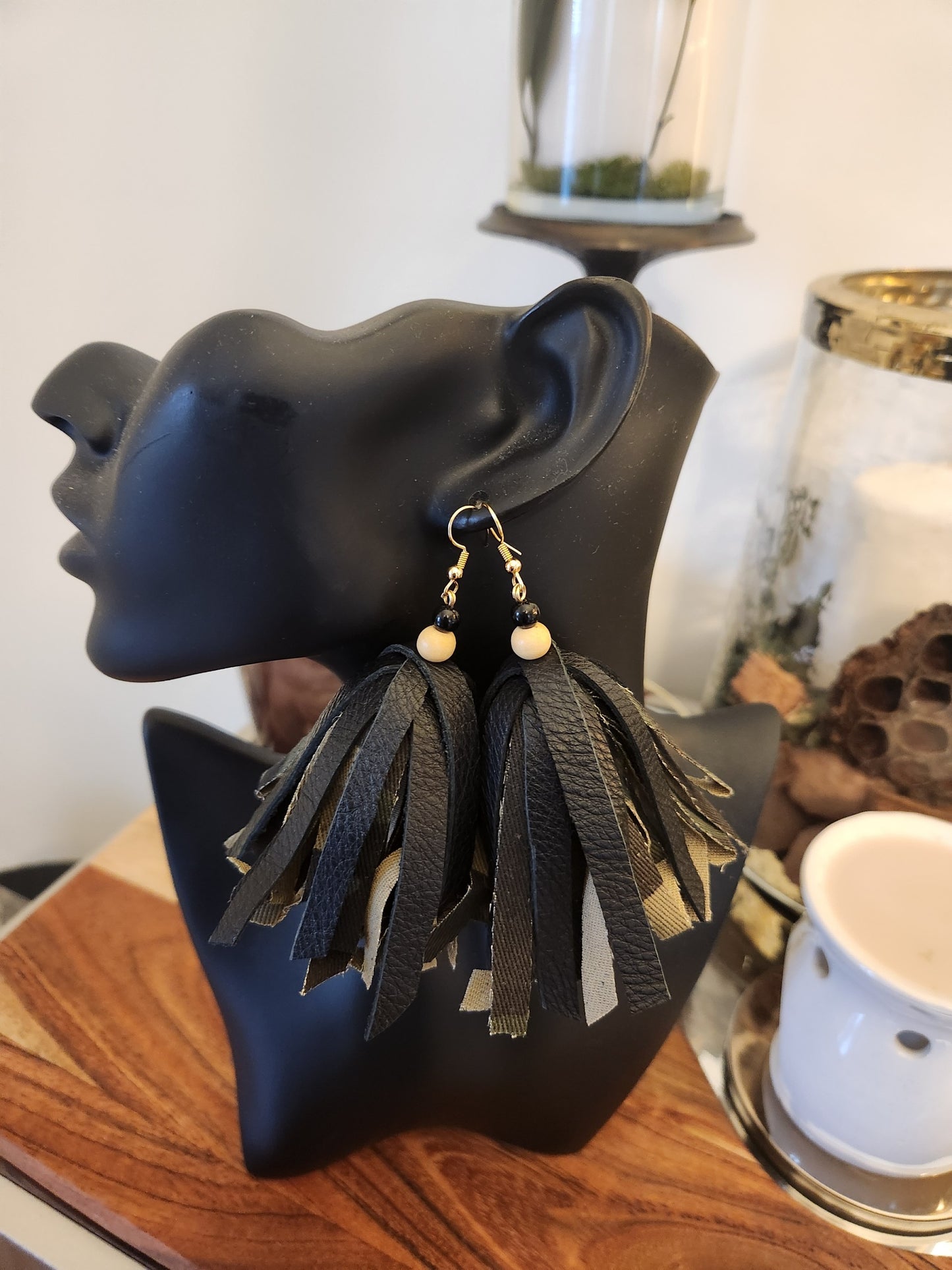 BLACK LEATHER ARMY ELEGANT EARRING