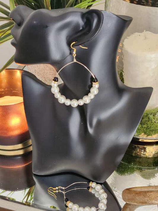 Lightweight Circle Pearl Earrings